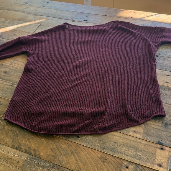 Jennifer Lopez Deep Red Knit Sweater - Picture 6 of 7